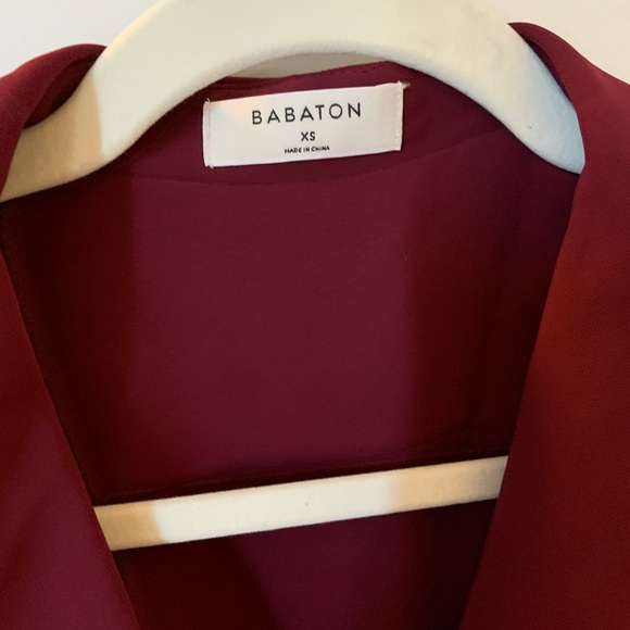 NWOT Aritzia Babaton Rena shirt burgundy size XS - Picture 3 of 3